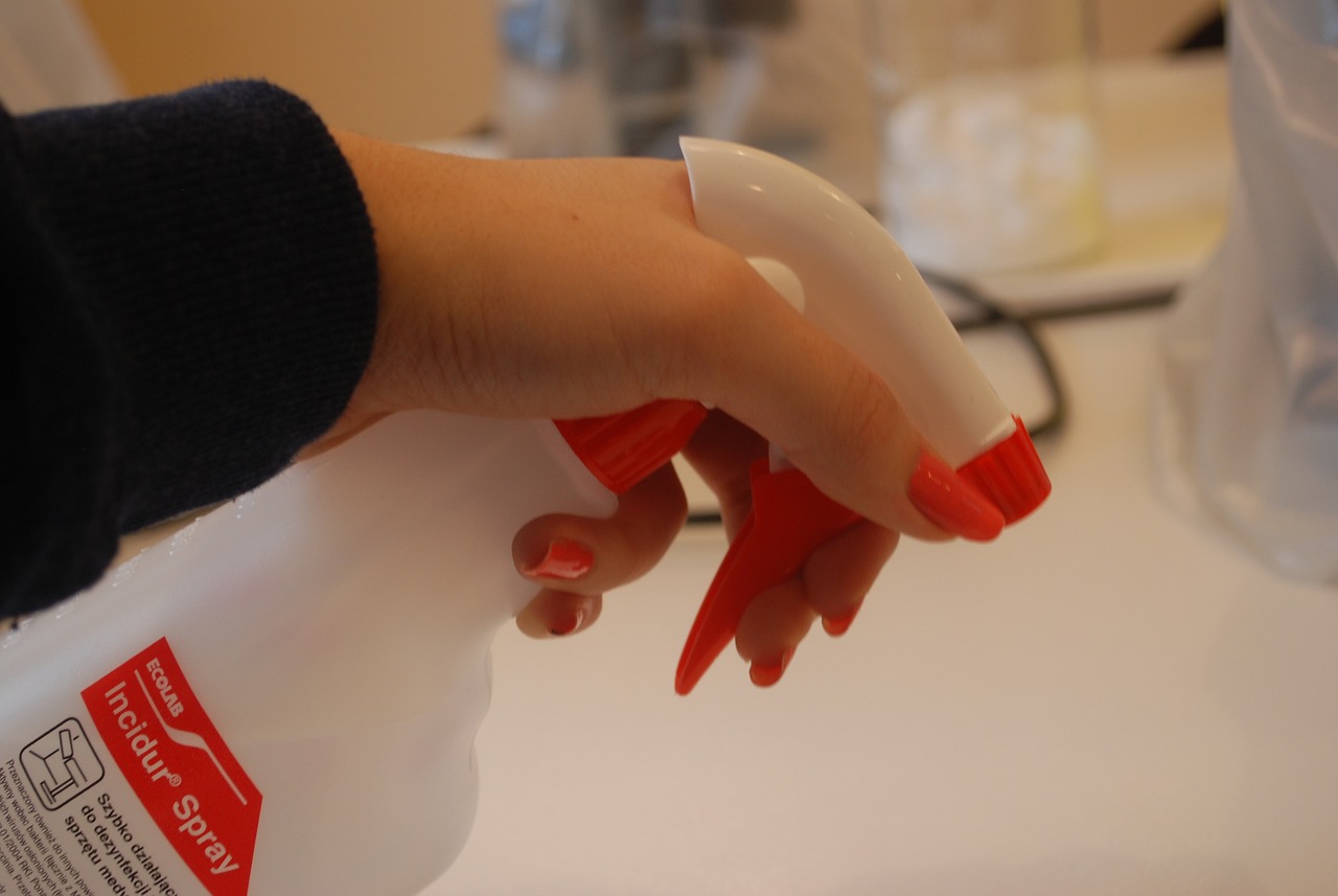 Jak zrobić samemu płyn do spryskiwaczy zimowy? Zmiana letniego na zimowy