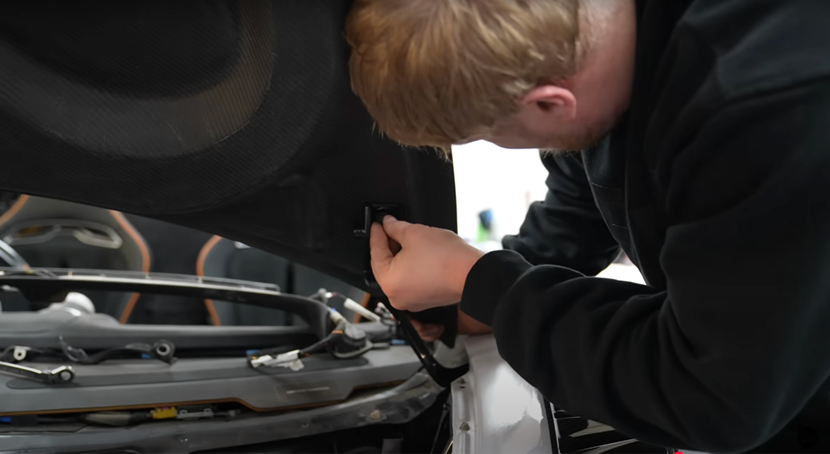 Montaż maski mclaren